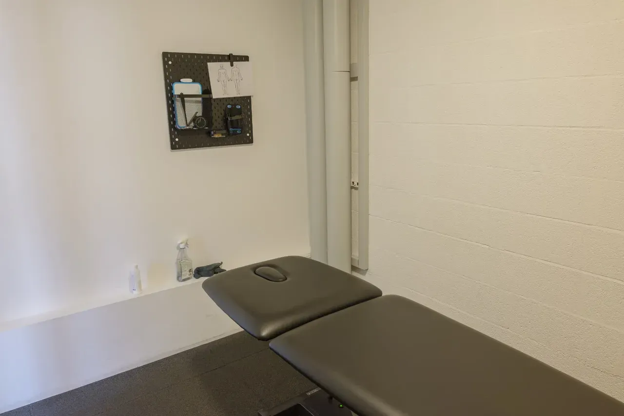 Treatment table in the Off-Field physiotherapy room